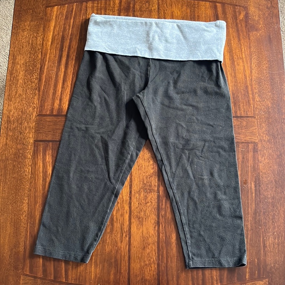 PINK Victoria’s Secret yoga capris!
